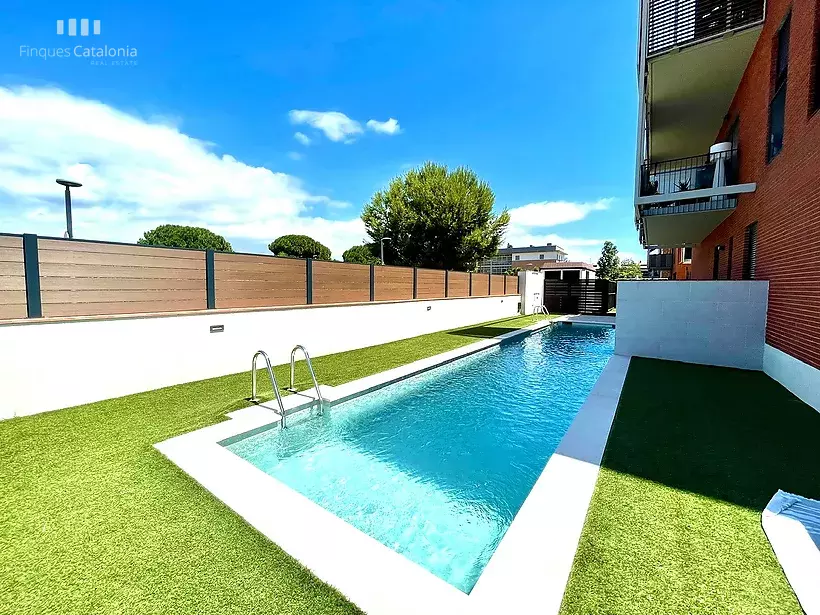 Piso con 2 habitaciones, 2 baños, terraza ,parking, trastero y piscina en Sant Antoni