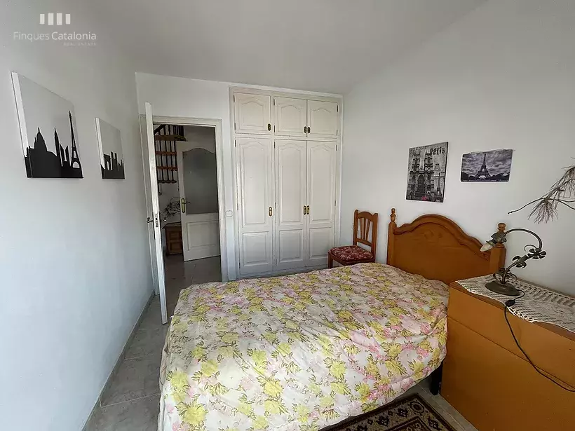 Casa de 171 m2 amb 3 habitacions i garatge de 71 m2 per a 3 cotxes dins del poble de Calonge