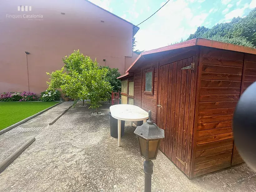 Casa a 4 vientos en Girona con 5 habitaciones, piscina, porche con barbacoa y garaje para 7 coches