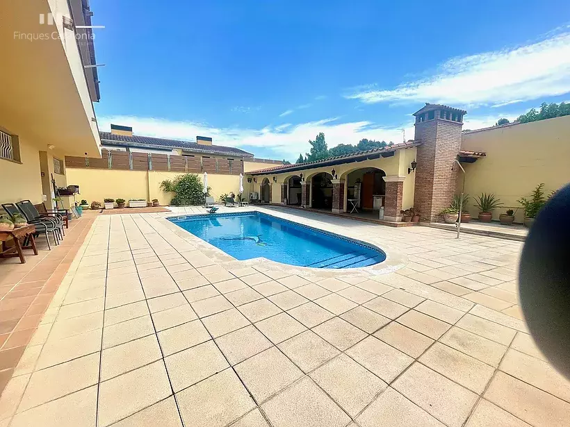 House at 4 winds in Girona with 5 bedrooms, pool, porch with barbecue and garage for 7 cars