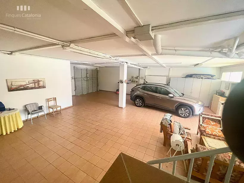 Casa a 4 vientos en Girona con 5 habitaciones, piscina, porche con barbacoa y garaje para 7 coches