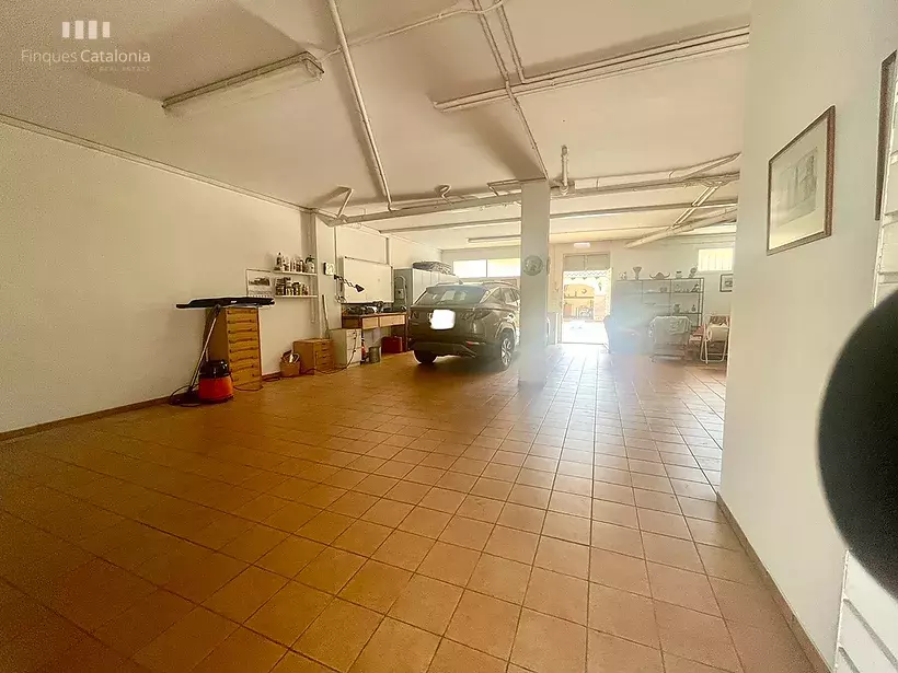 Casa a 4 vientos en Girona con 5 habitaciones, piscina, porche con barbacoa y garaje para 7 coches