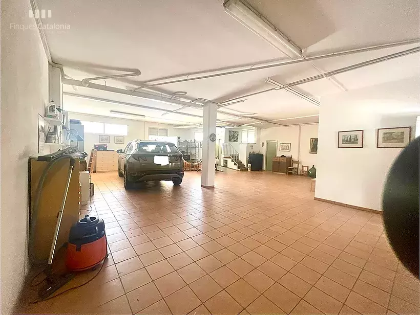 Casa a 4 vientos en Girona con 5 habitaciones, piscina, porche con barbacoa y garaje para 7 coches