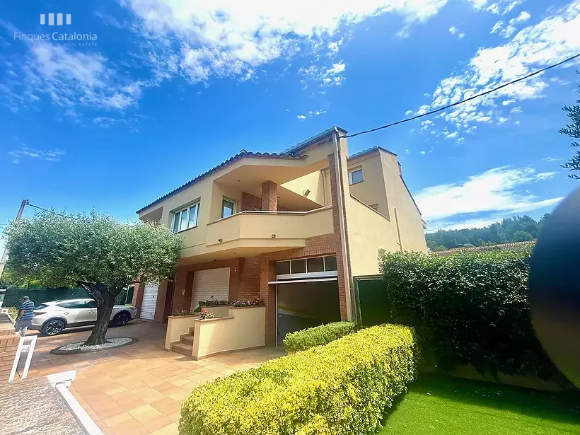 House at 4 winds in Girona with 5 bedrooms, pool, porch with barbecue and garage for 7 cars