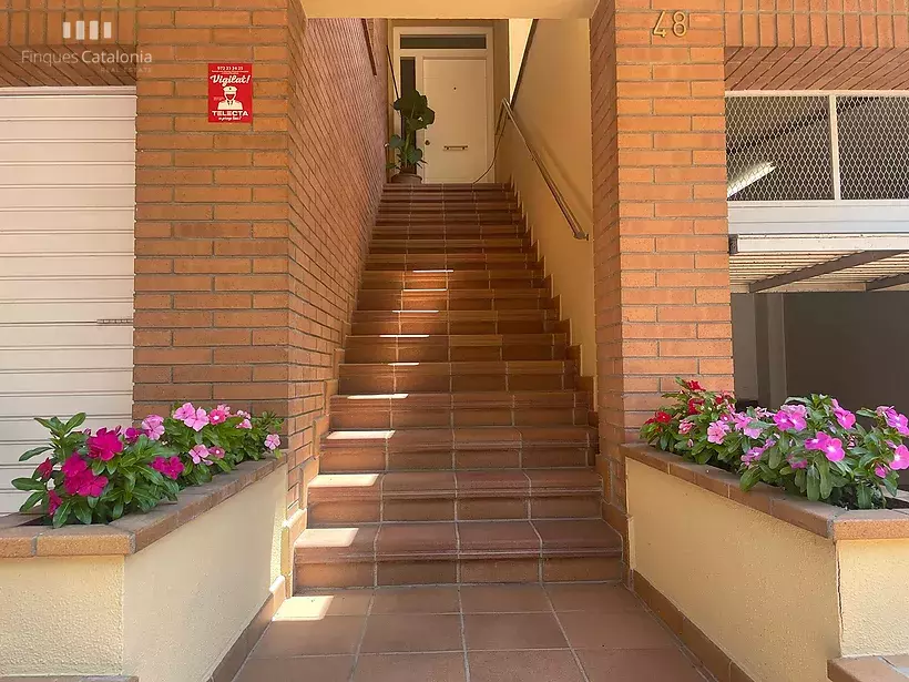 Casa a 4 vientos en Girona con 5 habitaciones, piscina, porche con barbacoa y garaje para 7 coches