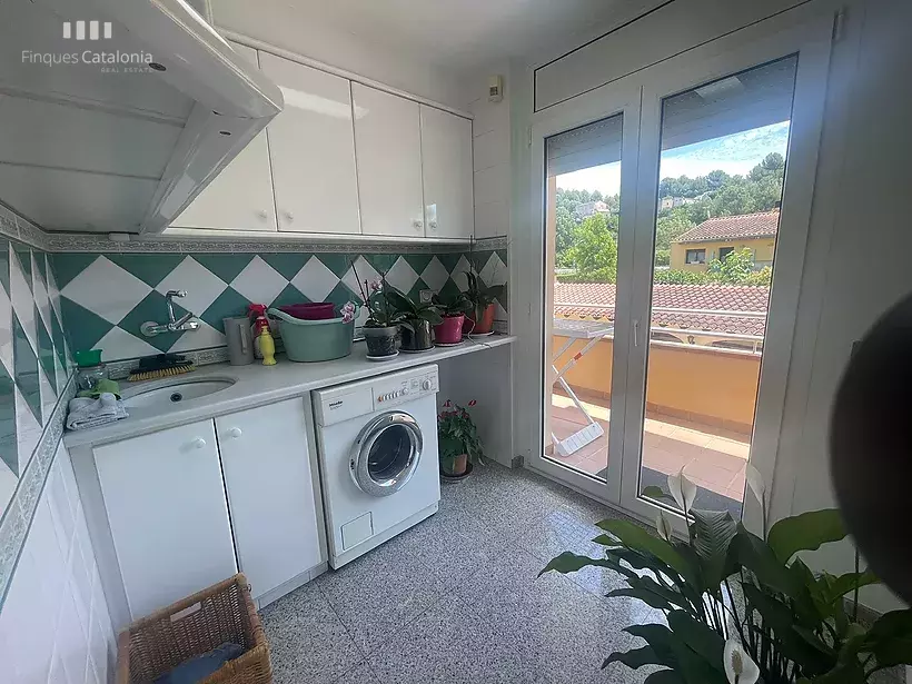 Casa a 4 vientos en Girona con 5 habitaciones, piscina, porche con barbacoa y garaje para 7 coches