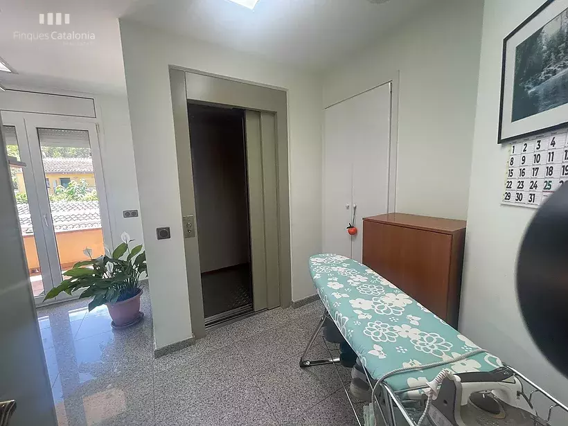 Casa a 4 vientos en Girona con 5 habitaciones, piscina, porche con barbacoa y garaje para 7 coches