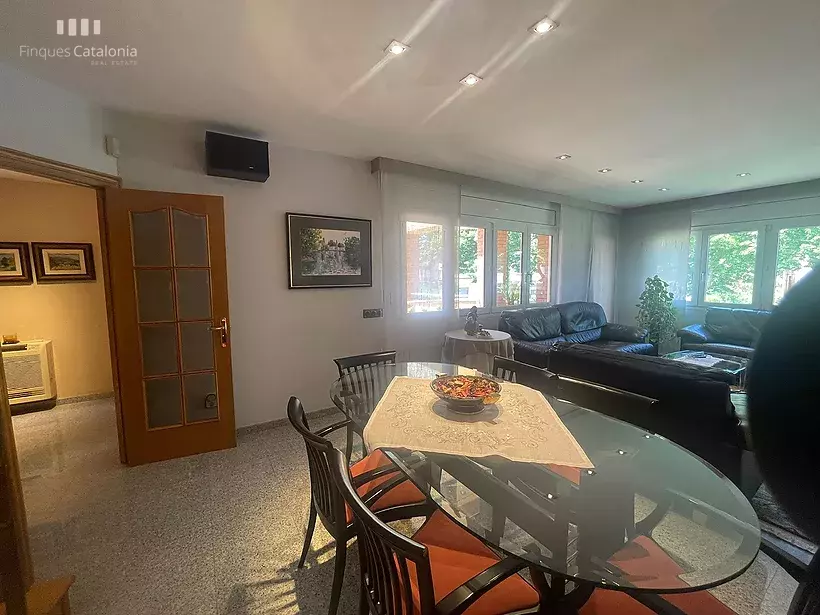 Casa a 4 vientos en Girona con 5 habitaciones, piscina, porche con barbacoa y garaje para 7 coches