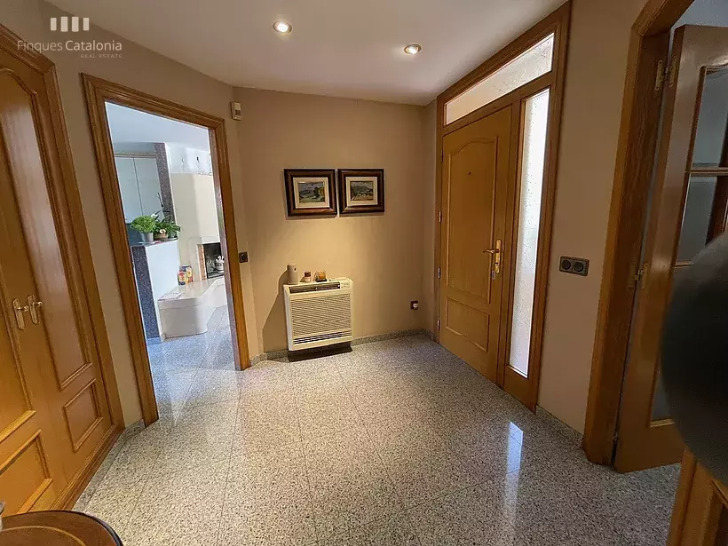 Casa a 4 vientos en Girona con 5 habitaciones, piscina, porche con barbacoa y garaje para 7 coches