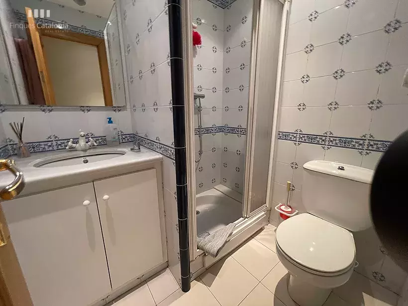 Casa a 4 vents a Girona amb 5 habitacions, piscina, porxo amb barbacoa i garatge per a 7 cotxes