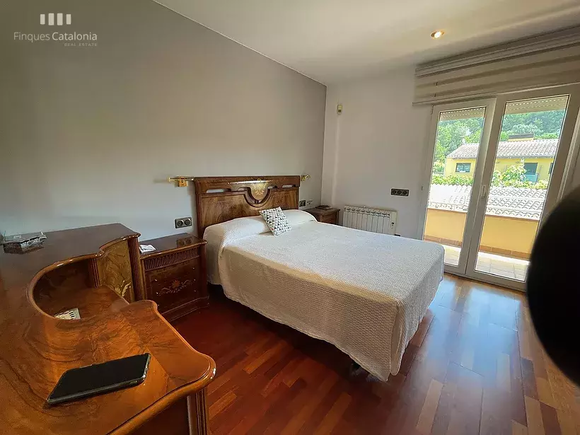 Casa a 4 vientos en Girona con 5 habitaciones, piscina, porche con barbacoa y garaje para 7 coches