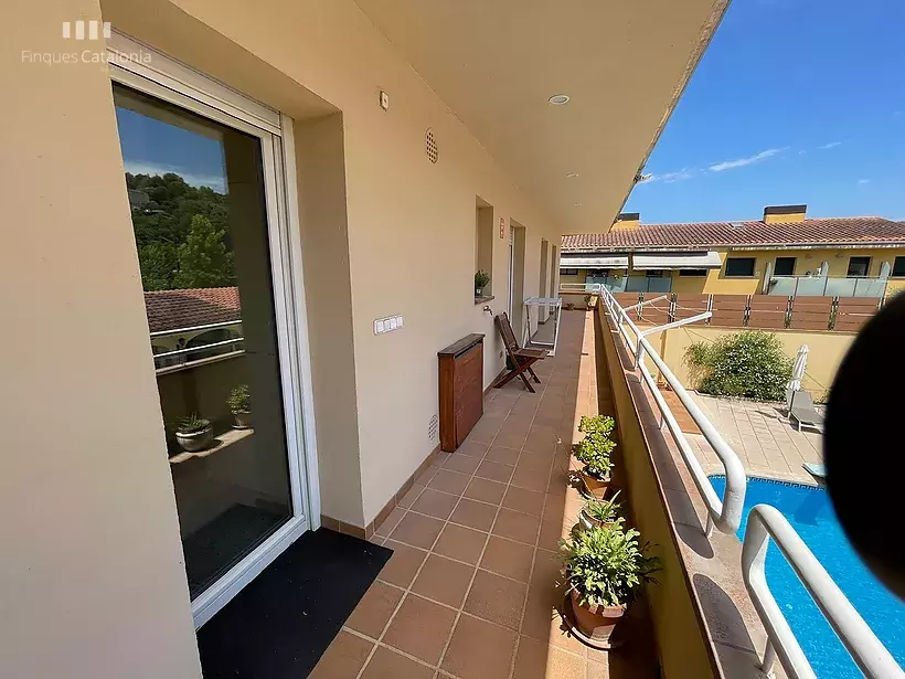 Casa a 4 vents a Girona amb 5 habitacions, piscina, porxo amb barbacoa i garatge per a 7 cotxes