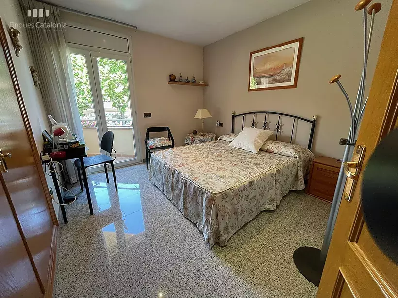 Casa a 4 vents a Girona amb 5 habitacions, piscina, porxo amb barbacoa i garatge per a 7 cotxes