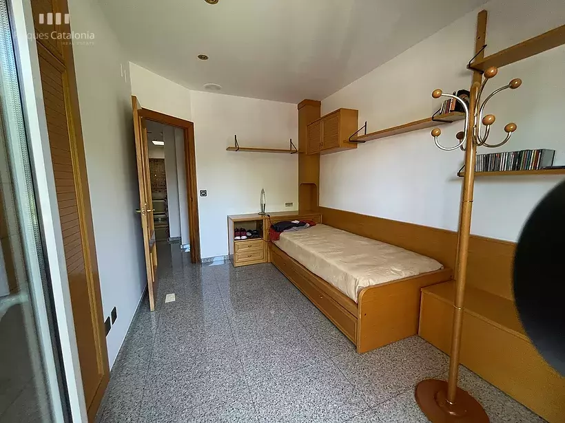 Casa a 4 vientos en Girona con 5 habitaciones, piscina, porche con barbacoa y garaje para 7 coches