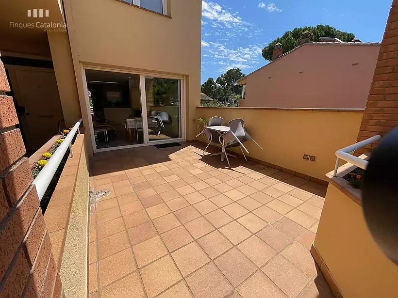 Casa a 4 vientos en Girona con 5 habitaciones, piscina, porche con barbacoa y garaje para 7 coches