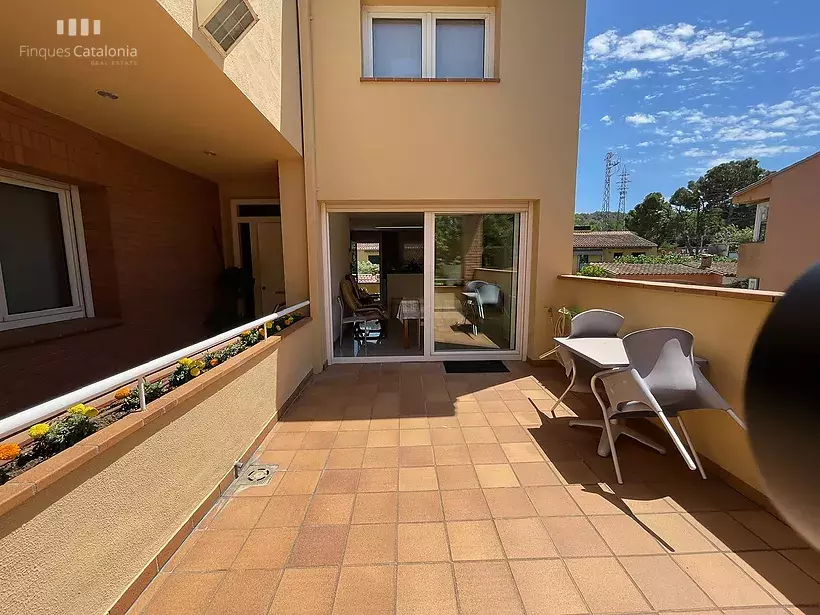 Casa a 4 vientos en Girona con 5 habitaciones, piscina, porche con barbacoa y garaje para 7 coches