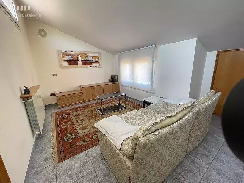 Casa a 4 vientos en Girona con 5 habitaciones, piscina, porche con barbacoa y garaje para 7 coches