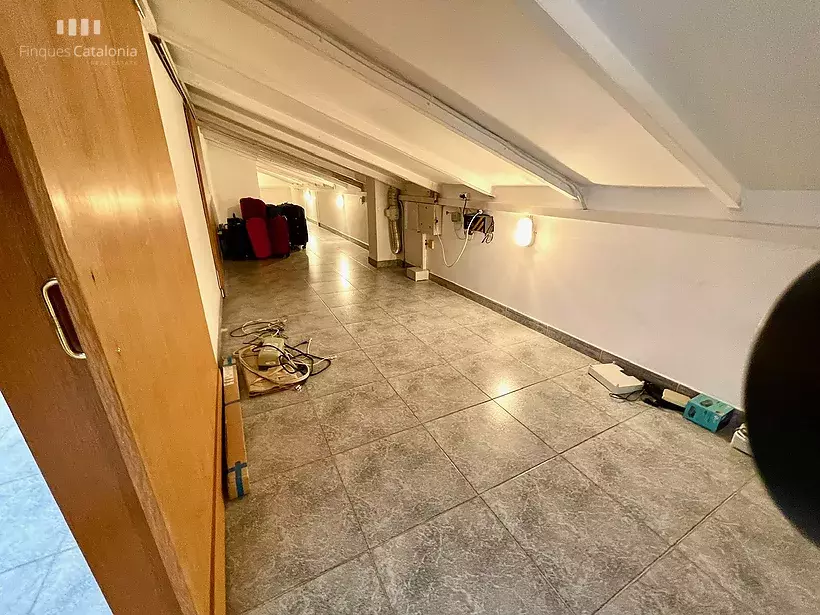 Casa a 4 vientos en Girona con 5 habitaciones, piscina, porche con barbacoa y garaje para 7 coches