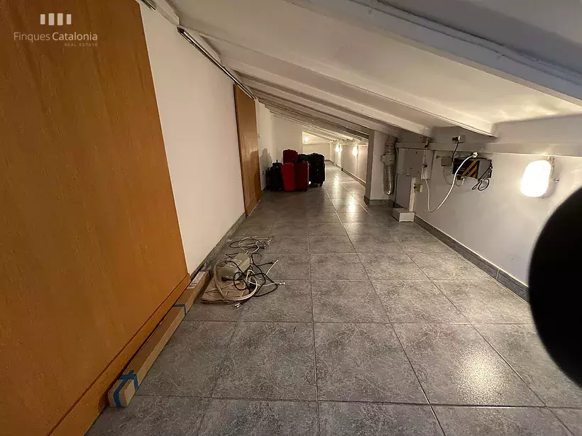 Casa a 4 vents a Girona amb 5 habitacions, piscina, porxo amb barbacoa i garatge per a 7 cotxes