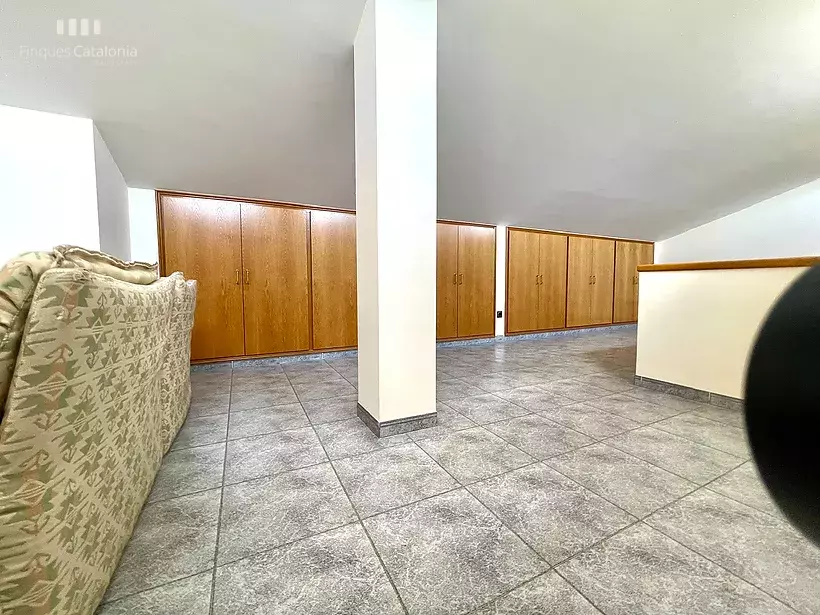 Casa a 4 vientos en Girona con 5 habitaciones, piscina, porche con barbacoa y garaje para 7 coches