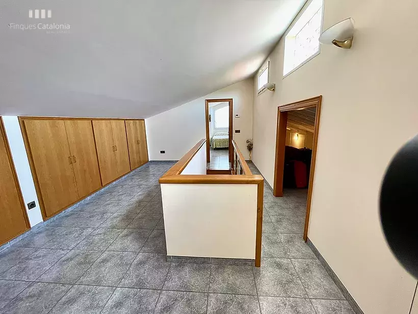 Casa a 4 vientos en Girona con 5 habitaciones, piscina, porche con barbacoa y garaje para 7 coches