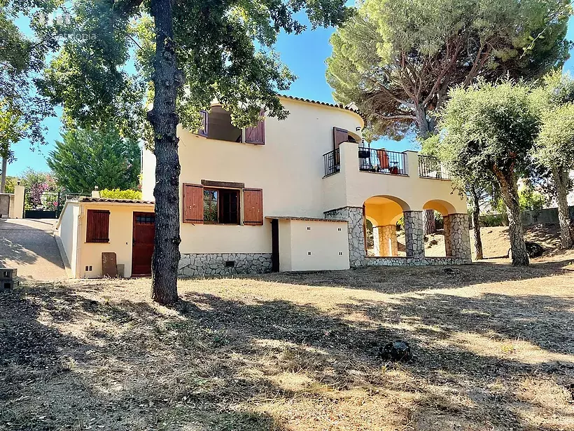 Casa independent amb 985 m2 de parcel·la a Vescomtat de Cabanyes Calonge.