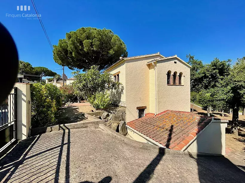 Maison individuelle avec 985 m2 de terrain à Vizcondado de Cabanyes Calonge.