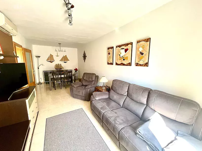 Apartment with 3 bedrooms and two bathrooms on the 2nd line of Sant Antoni de Calonge