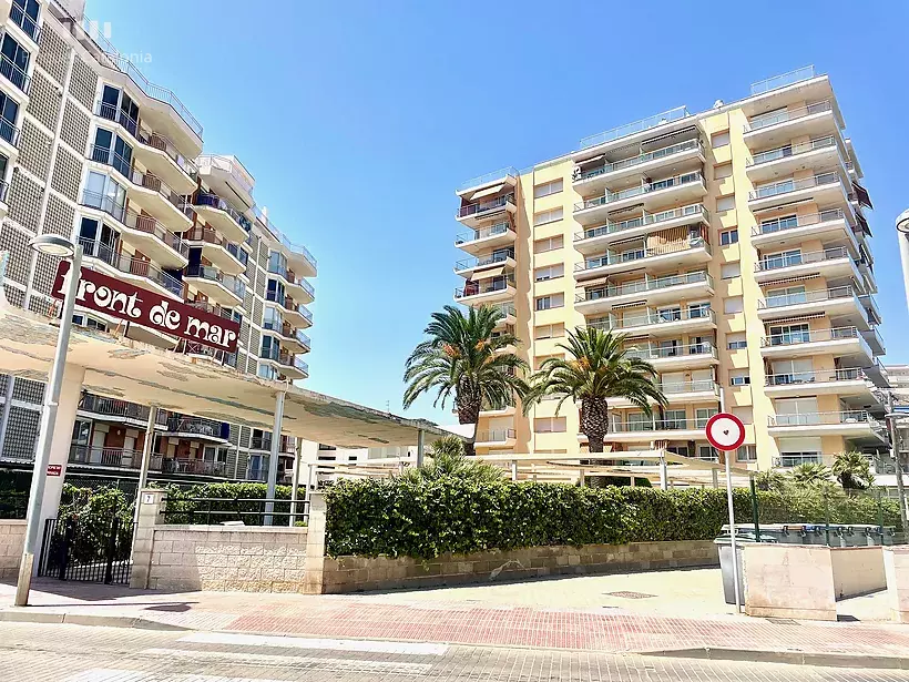 Piso en 1ª línea de Torre Valentina con terraza de 21 m2 con vistas a la montaña.