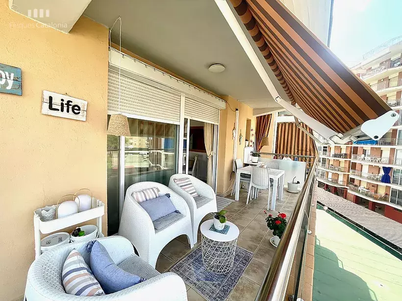 Appartement en 1ère ligne de Torre Valentina avec une terrasse de 21 m2 avec vue sur la montagne.