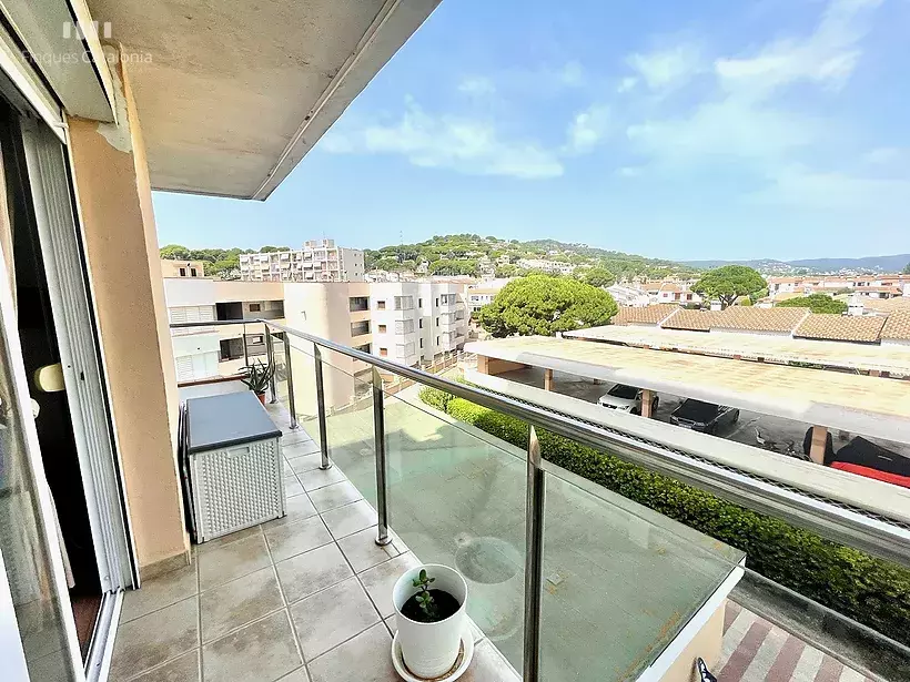 Appartement en 1ère ligne de Torre Valentina avec une terrasse de 21 m2 avec vue sur la montagne.