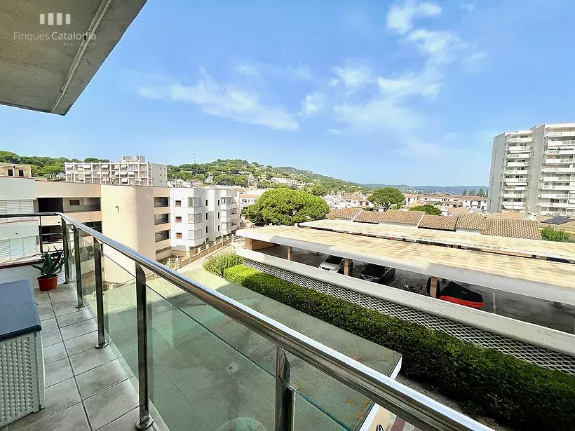 Appartement en 1ère ligne de Torre Valentina avec une terrasse de 21 m2 avec vue sur la montagne.