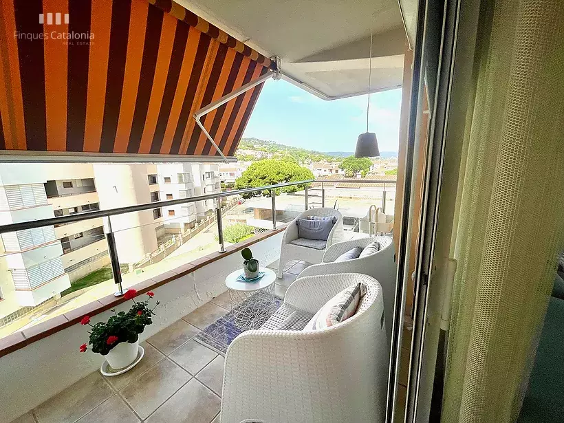 Appartement en 1ère ligne de Torre Valentina avec une terrasse de 21 m2 avec vue sur la montagne.