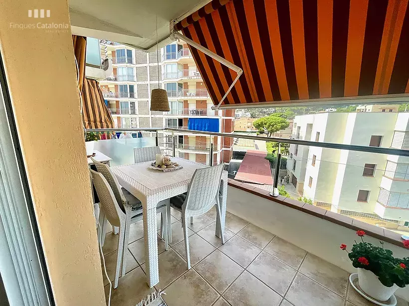 Appartement en 1ère ligne de Torre Valentina avec une terrasse de 21 m2 avec vue sur la montagne.