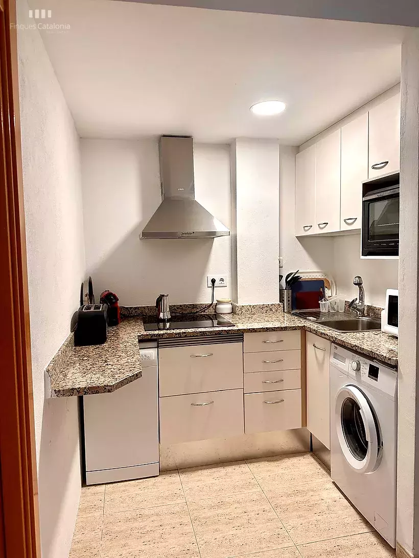 Apartment with partial sea views, 2 bedrooms and tourist license on the 2nd line of Sant Antoni