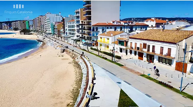 Appartement avec vue partielle sur la mer, 2 chambres et licence touristique en 2ème ligne de Sant A