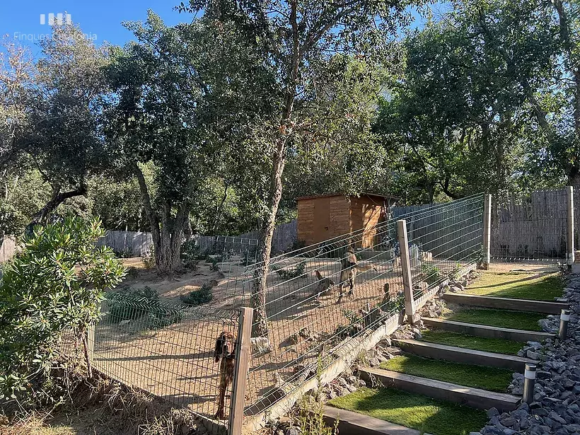 Maison nouvellement construite avec un terrain de 1.129 m2 à Calonge.