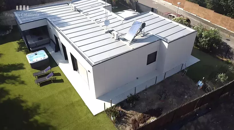 Casa con parcela de 1.129 m2 de nueva construcción en Calonge.