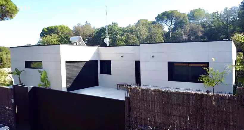 Casa amb parcel·la de 1.129 m2 de nova construcció a Calonge.