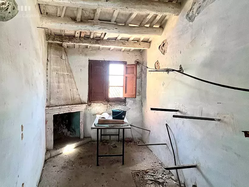 Rustic house from 1900 in the centre of the village of Calonge