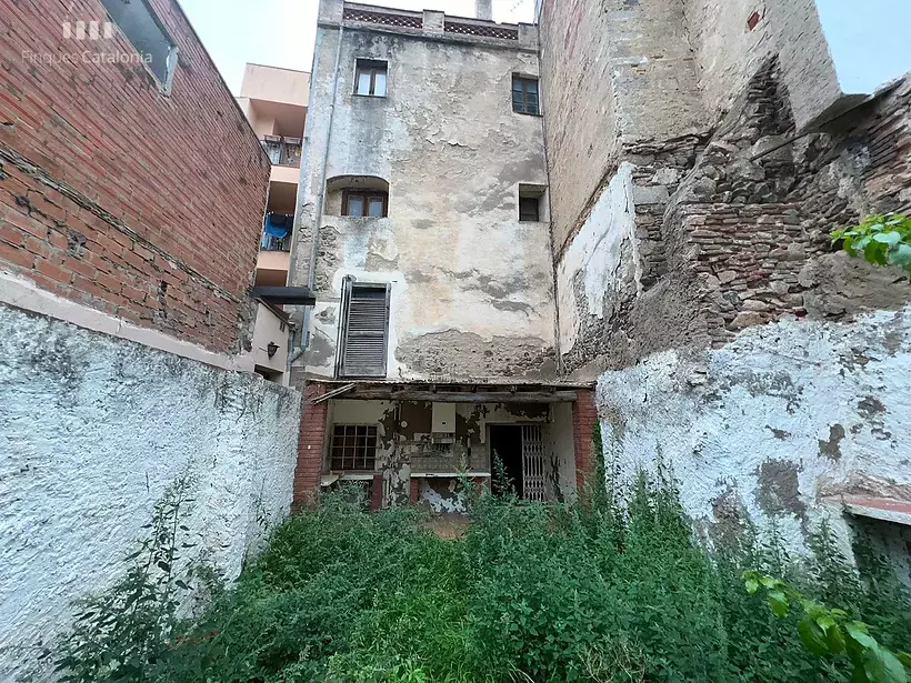 Maison en pierre au centre de Calonge