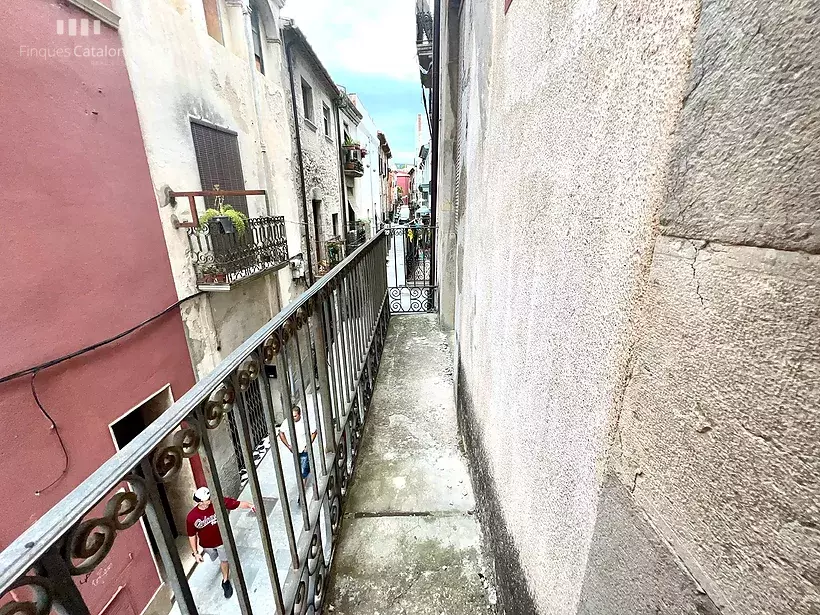 Maison en pierre au centre de Calonge