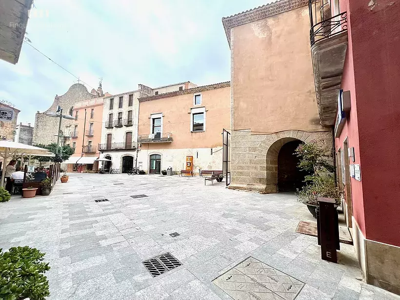 Maison en pierre au centre de Calonge