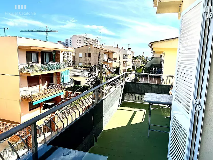 Ático con licencia turística, parking y terraza de 17m2 vistas laterales al mar Torre Valentina