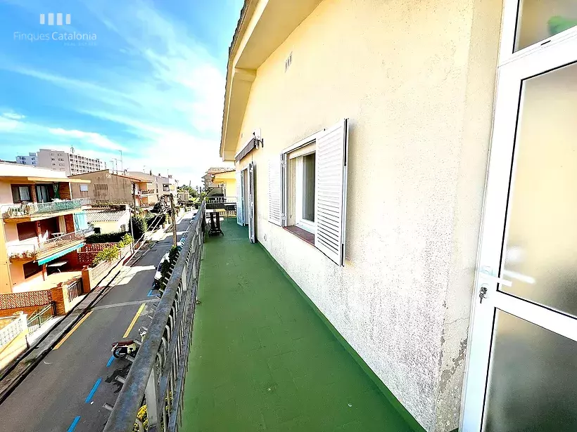 Penthouse with tourist license, parking and 17m2 terrace with side sea views Torre Valentina