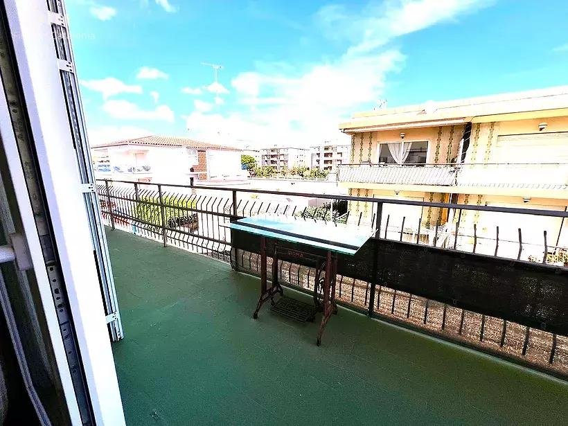 Penthouse with tourist license, parking and 17m2 terrace with side sea views Torre Valentina