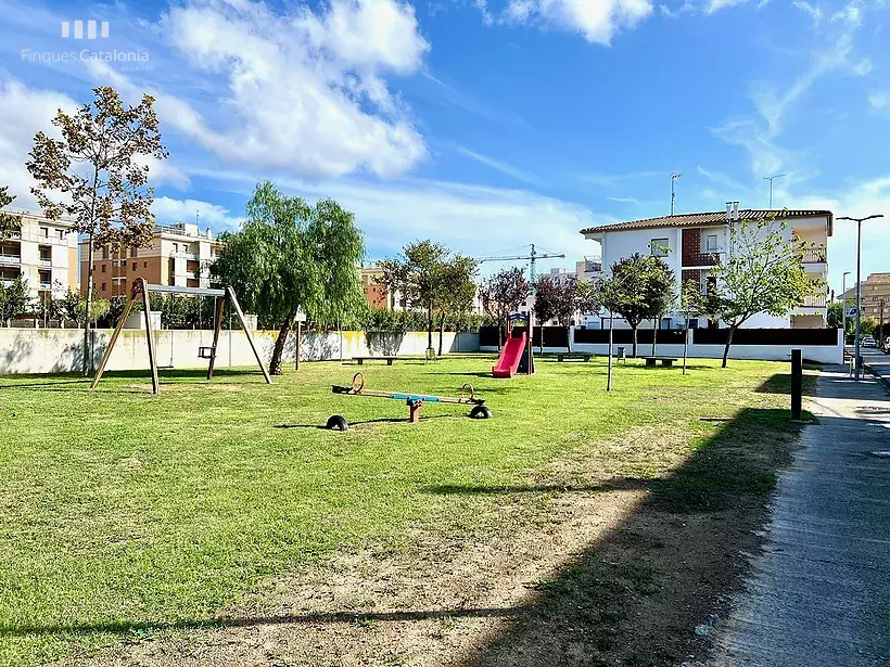 Ático con licencia turística, parking y terraza de 17m2 vistas laterales al mar Torre Valentina