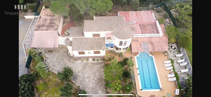 House with a plot of 2,299 m2 with 6 bedrooms and swimming pools in Vizcondado Calonge.