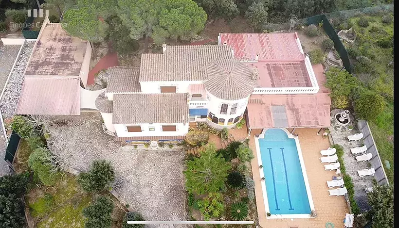 House with a plot of 2,299 m2 with 6 bedrooms and swimming pools in Vizcondado Calonge.