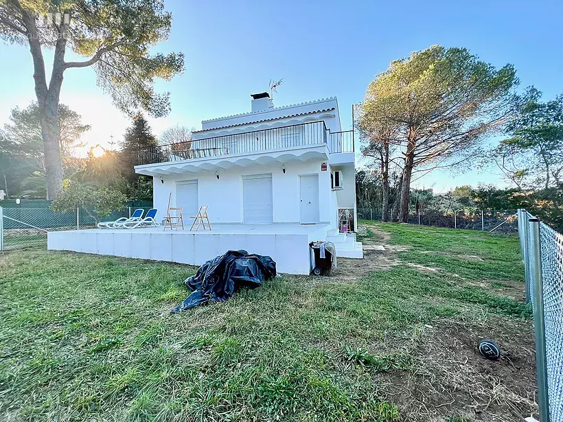 Casa a estrenar con 566 m2 de parcela, 4 habitaciones al lado de supermercado Consum Torre Valentina